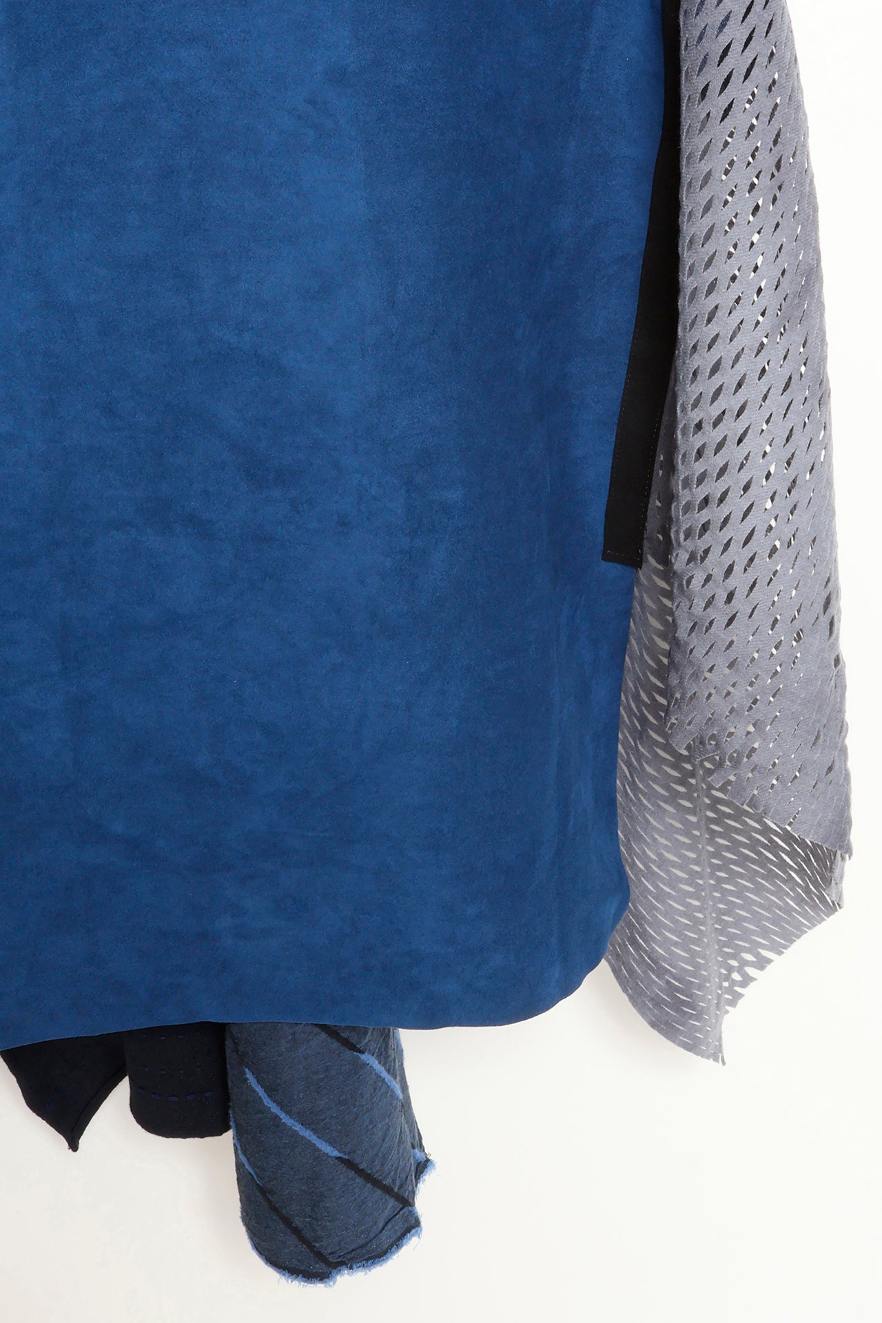 HYBRID PONCHO［WOOL × Ultrasuede® LX］