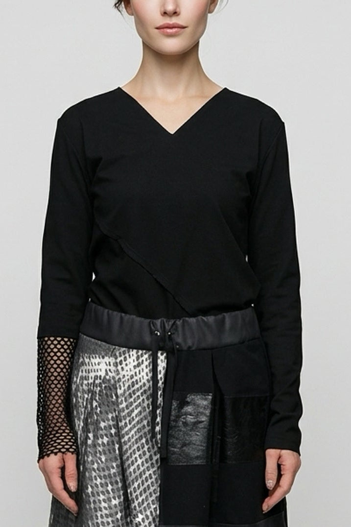 V NECK TUNIC WITH LACE［WOOL］