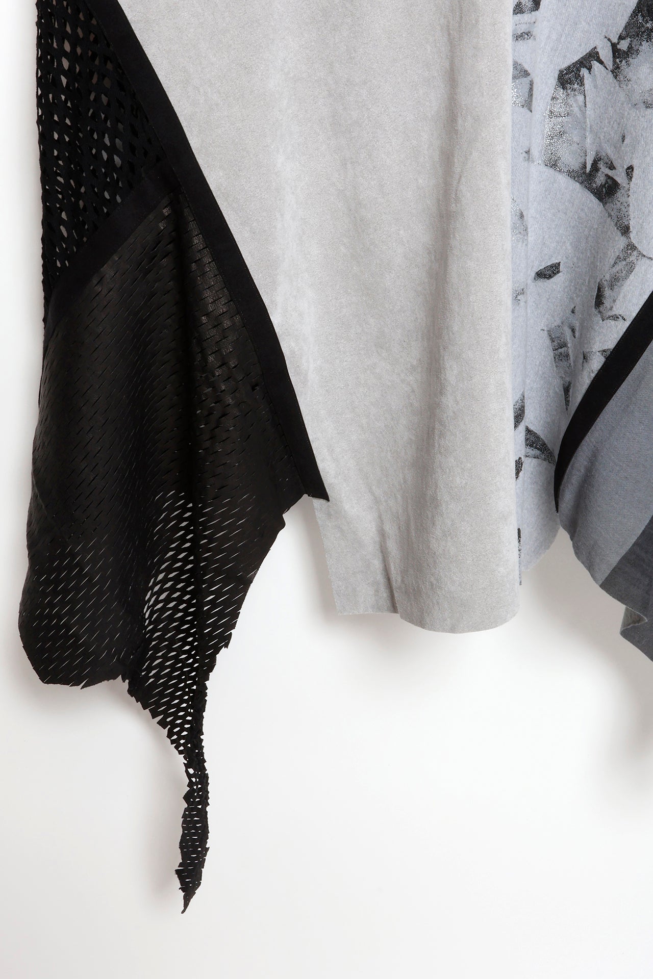 HYBRID PONCHO［WOOL × Ultrasuede® LX］