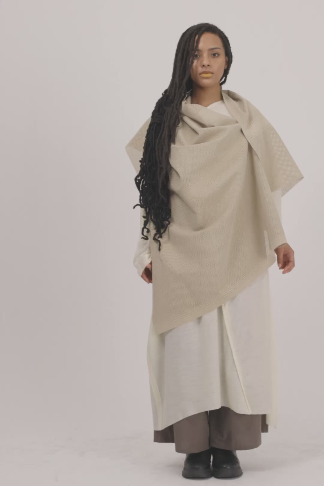 PUNCHING CAPE［Ultrasuede®］